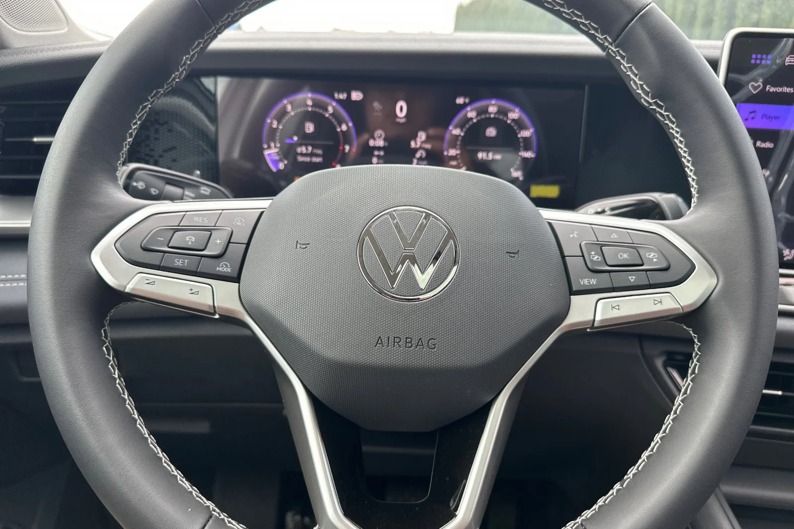 New 2026 Pure White Volkswagen SE image 23