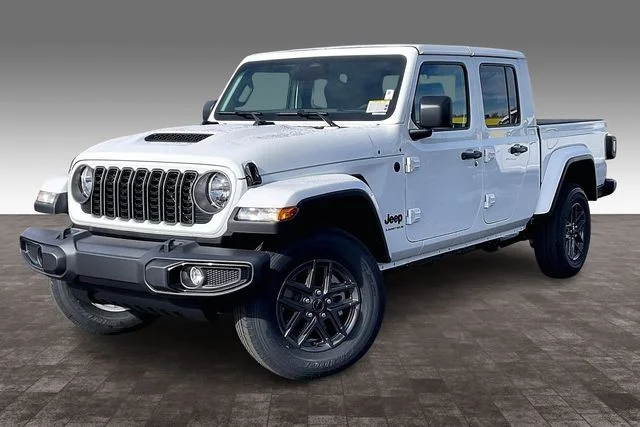 2026 Jeep Gladiator Sport S Auto's photo