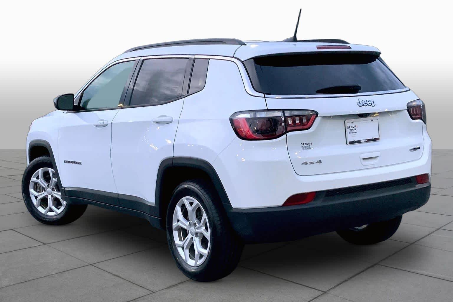 Used 2024 Bright White Clearcoat Jeep Latitude image 12