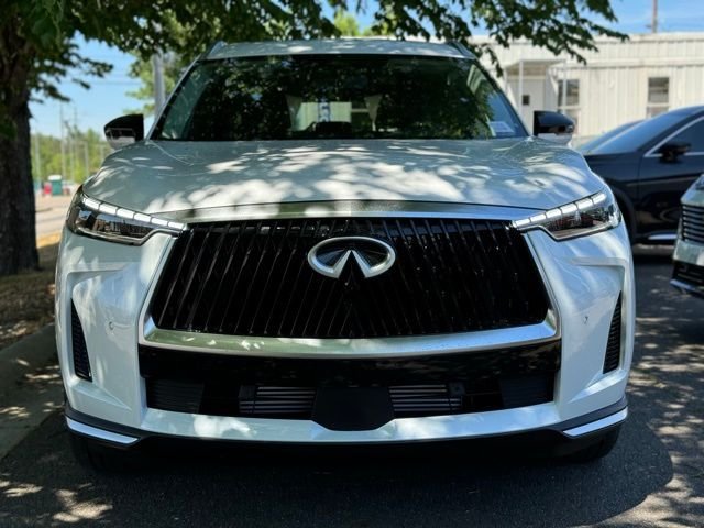 New 2027 RADIANT WHITE INFINITI Luxe FWD image 2