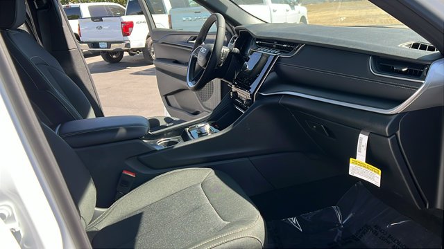 New 2026 Bright White Clear-Coat Exterior Paint Jeep Laredo image 11