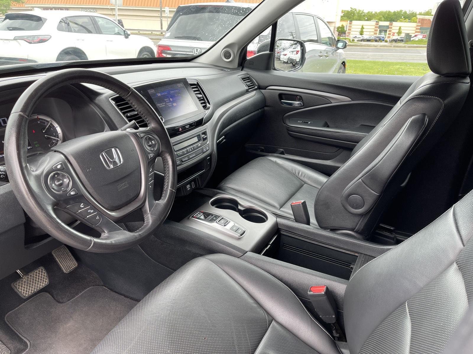 Used 2023 Modern Steel Metallic Honda RTL image 4