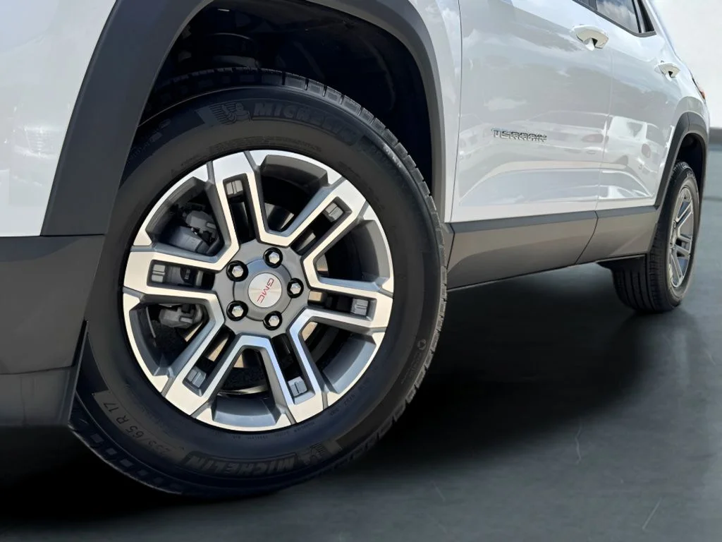 Used 2026 White GMC Elevation image 3