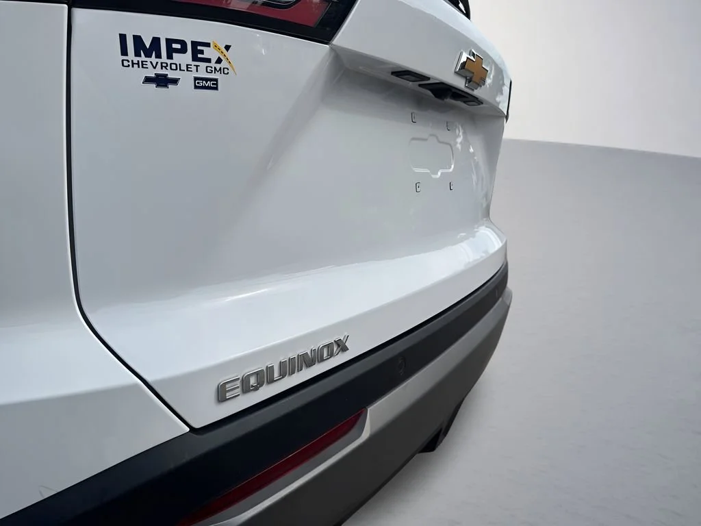 Used 2026 Summit White Chevrolet LT image 36