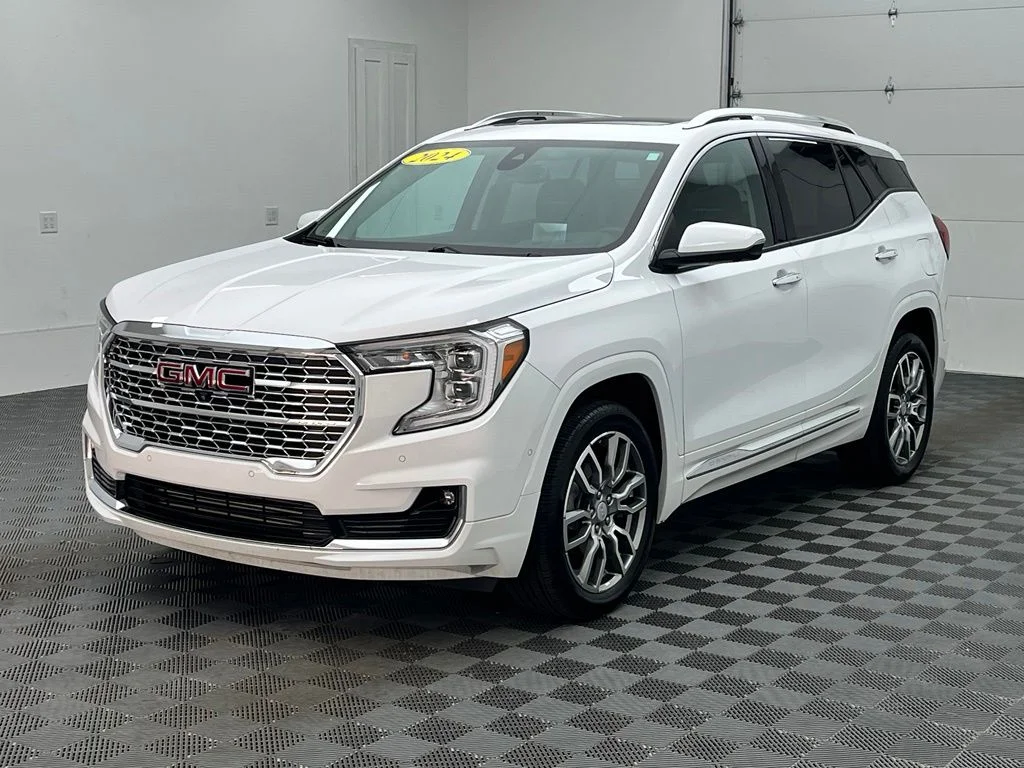 Used 2024 White GMC Denali image 15