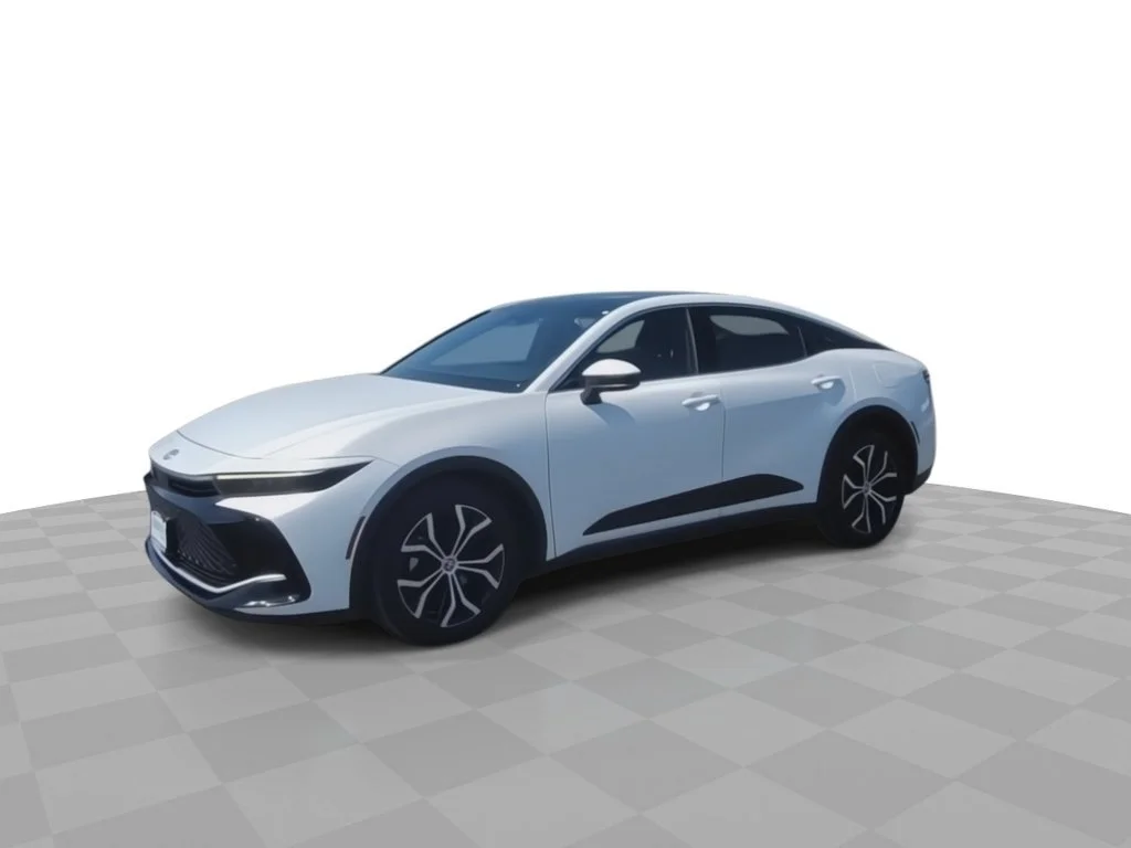Used 2023 White Toyota Limited image 4