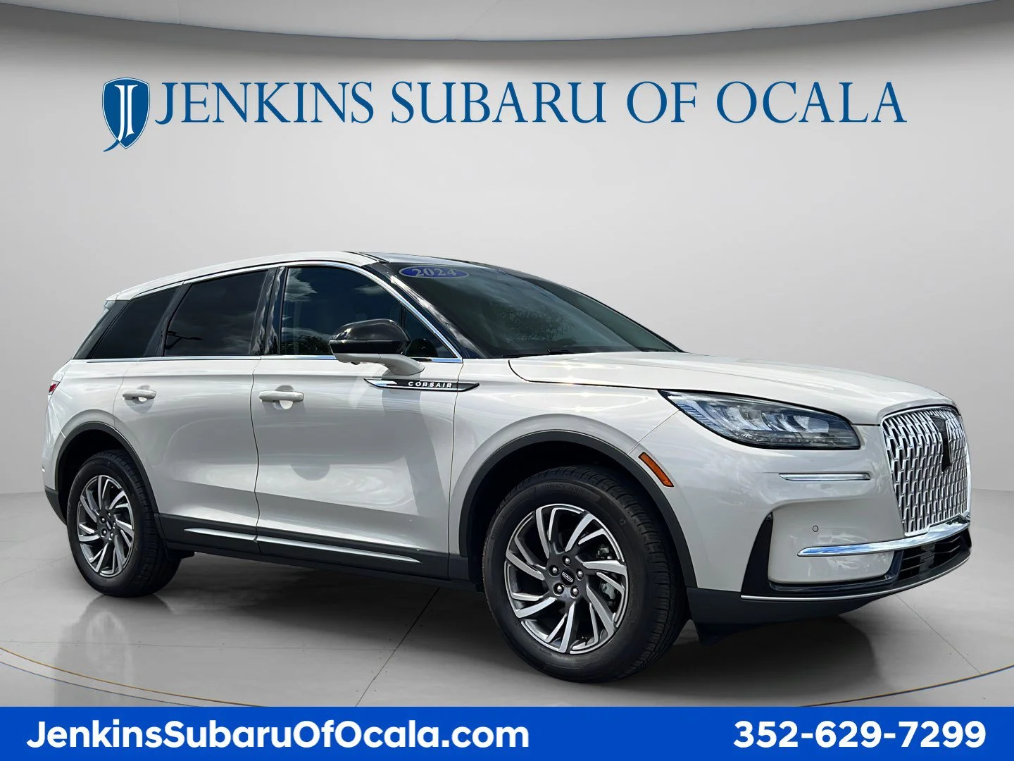 Used 2024 Pearl Metallic Lincoln Premiere image 1