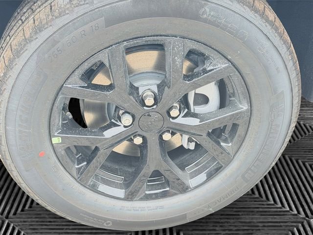 New 2026 Bright White Clear-Coat Exterior Paint Jeep Altitude image 9