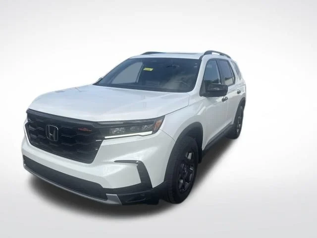 Used 2025  Honda TrailSport image 1