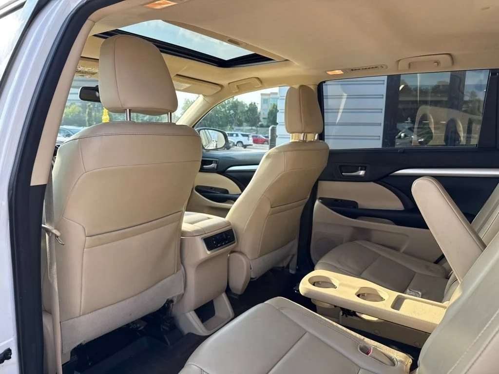 Used 2015 Blizzard Pearl Toyota XLE image 17