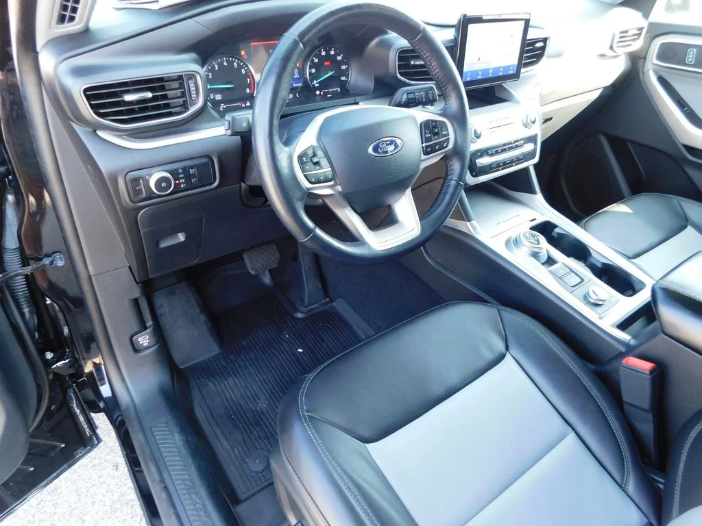 Used 2023 Black Ford XLT image 17