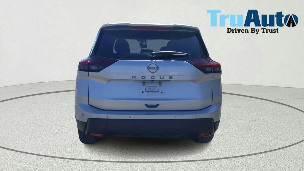 Used 2024 Silver Nissan S image 5