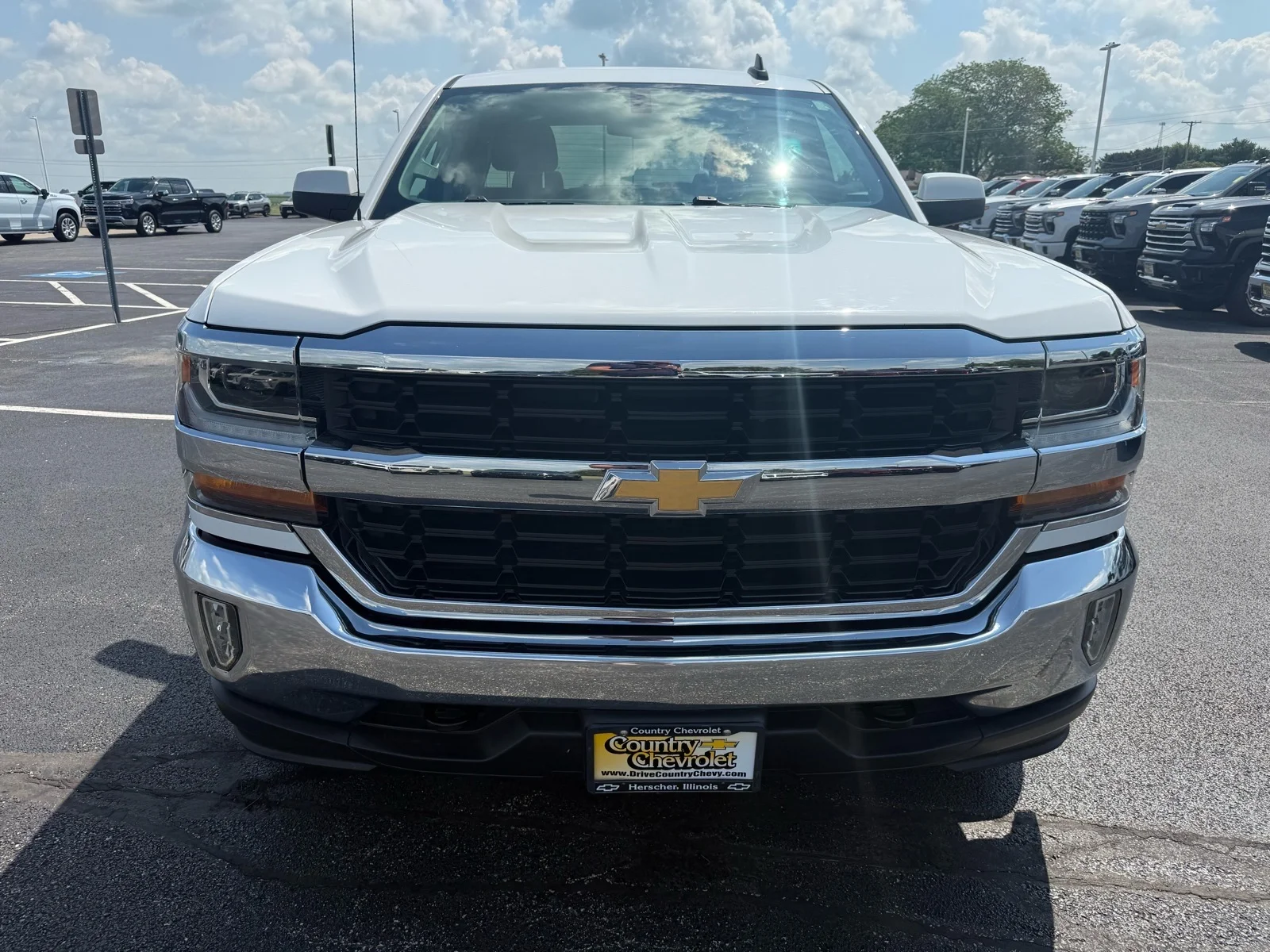 Used 2017 SUMMIT WHITE Chevrolet LT image 8