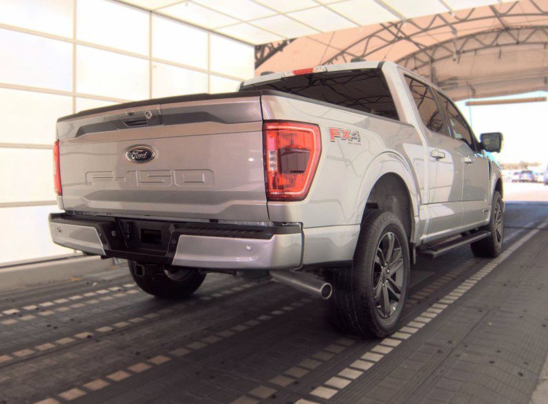 Used 2023 Silver Ford XLT image 4