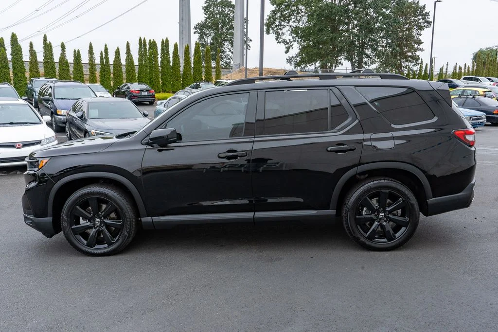 Certified Used 2025 Crystal Black Pearl Honda AWD Black Edition image 8