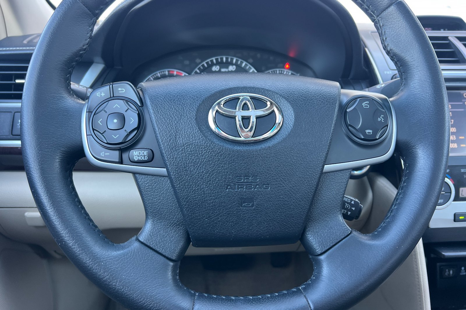 Used 2014 Super White Toyota L image 22