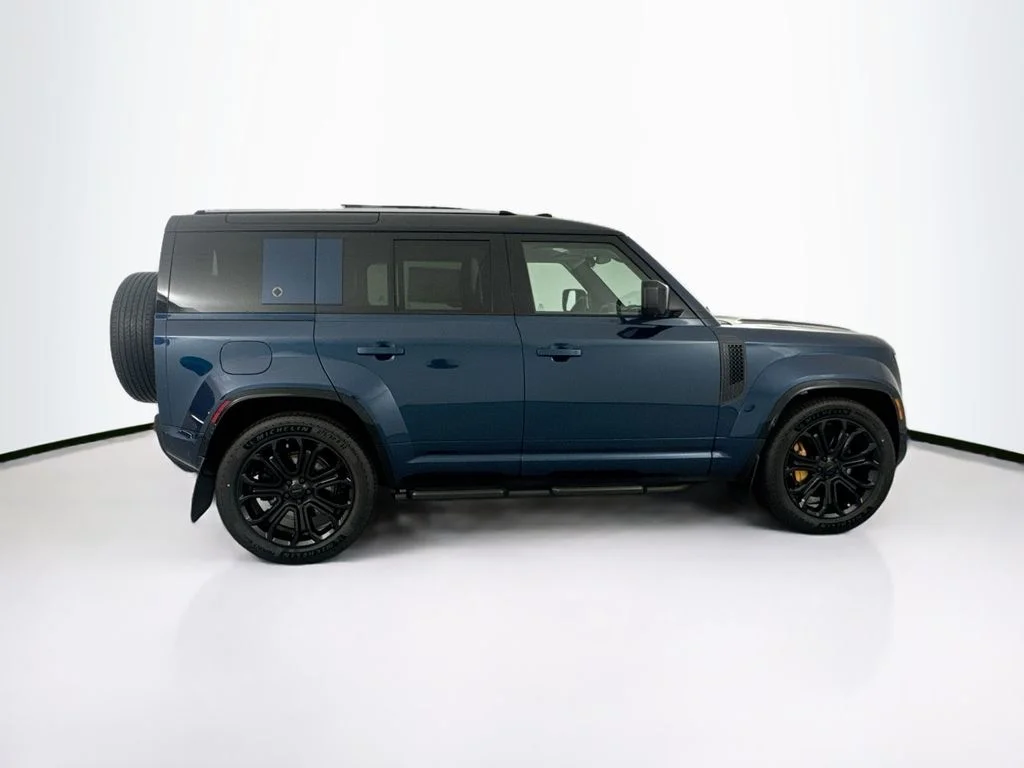New 2026 Sargasso Blue Land Rover OCTA image 4
