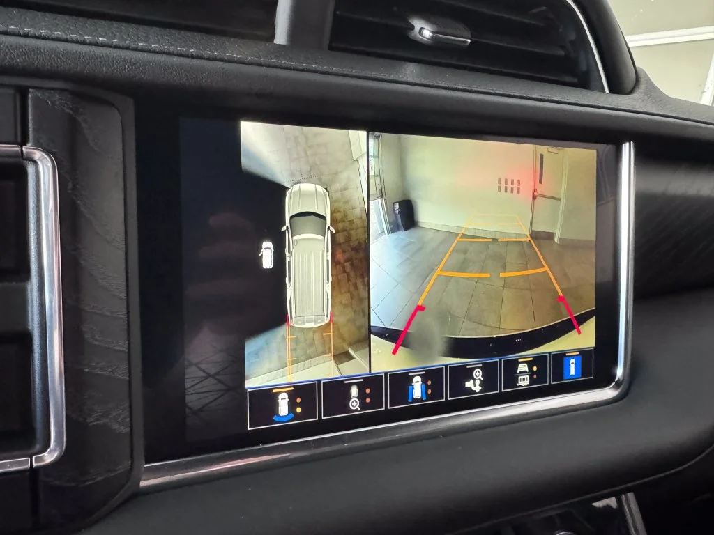 2024 GMC Yukon Denali - Photo 24