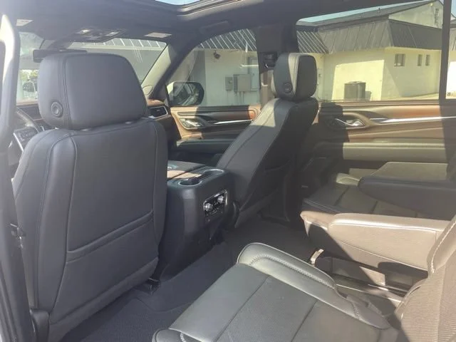 Used 2022 White Frost Tricoat GMC Denali image 10