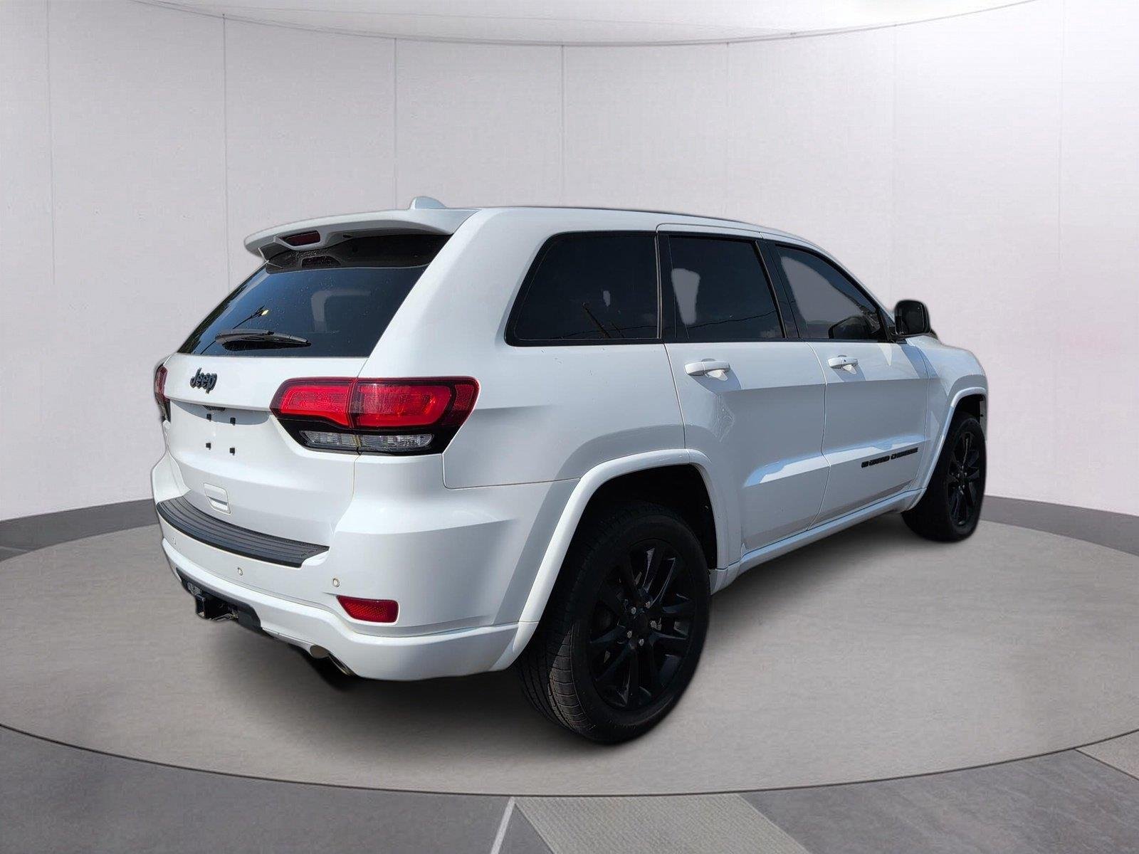 Used 2022 Bright White Clearcoat Jeep Laredo X image 7