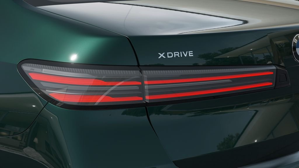 New 2027 Vancouver Green Metallic BMW 740 image 8