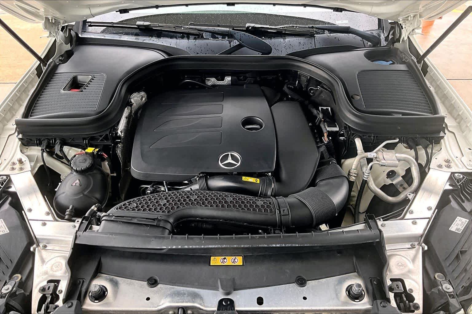 Used 2022 Polar White Mercedes-Benz GLC 300 image 27