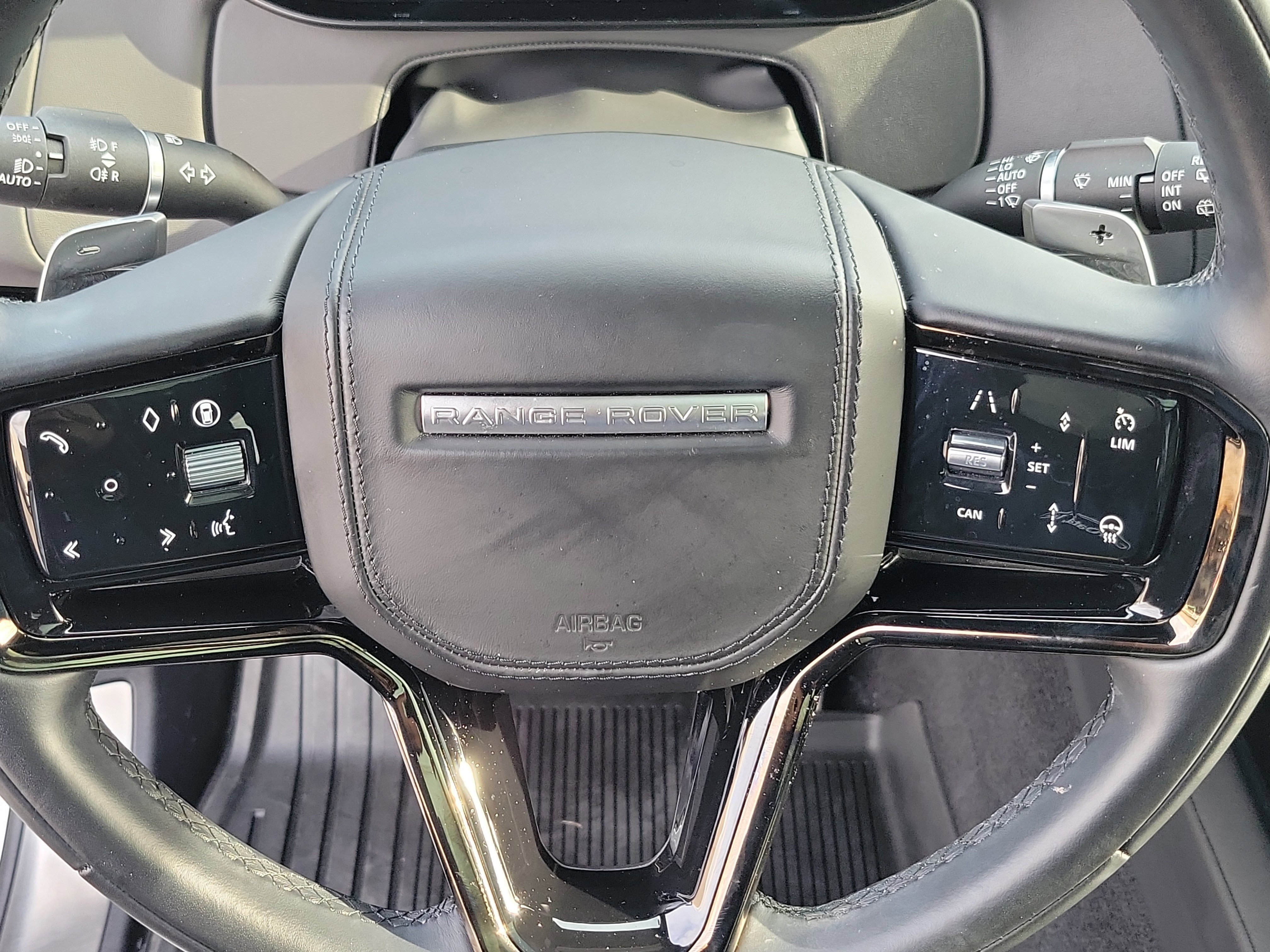 Used 2024 White Land Rover Dynamic SE image 24
