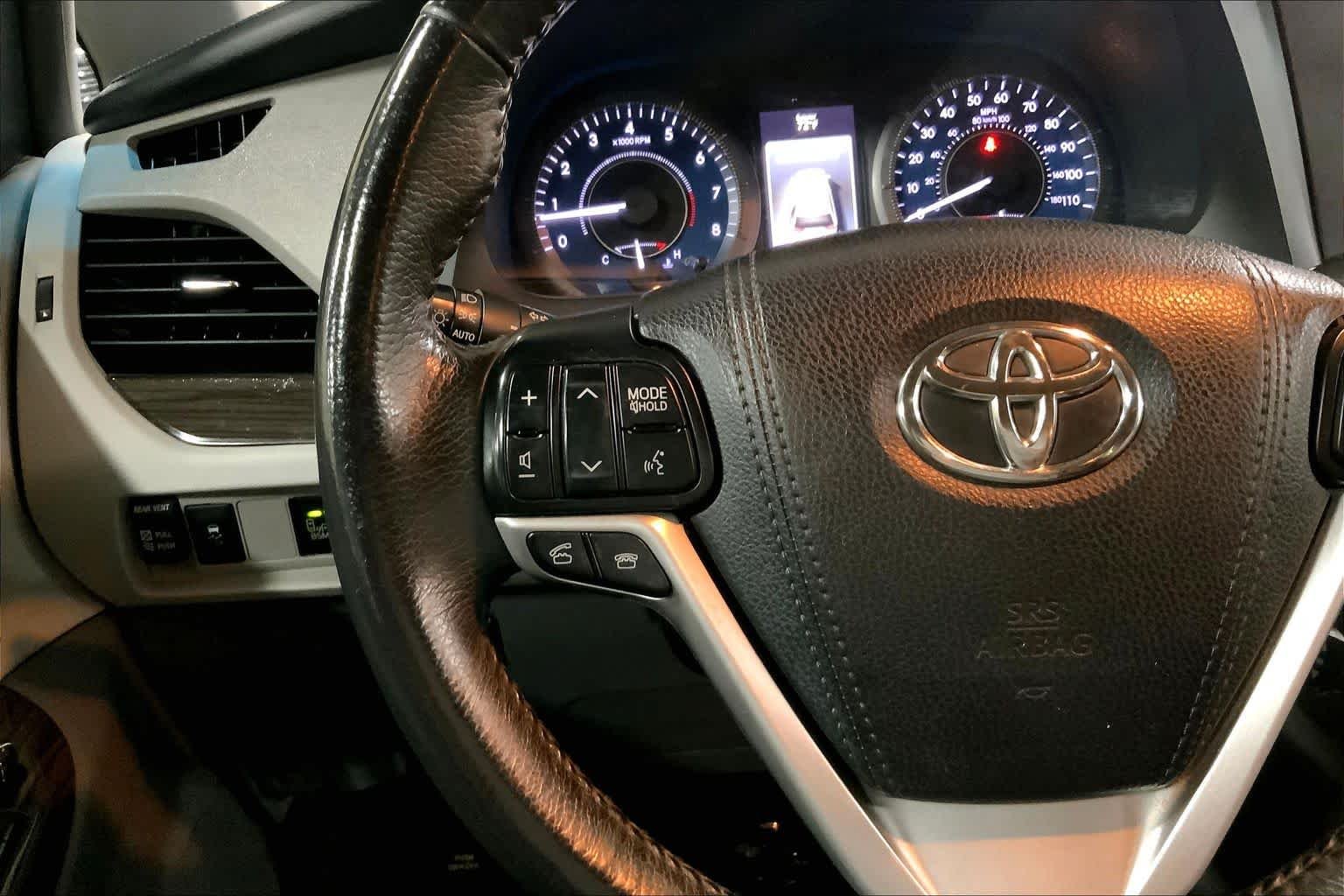 Used 2017 Midnight Black Metallic Toyota XLE Premium image 24