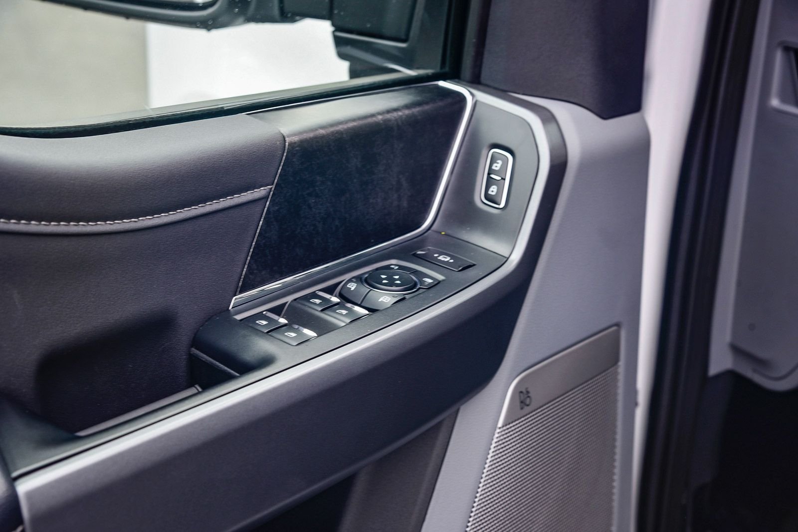 New 2026 Oxford White Ford F-250® XLT image 21