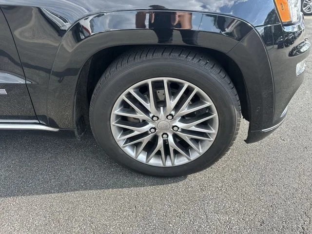 Used 2017 Diamond Black Jeep Summit image 21