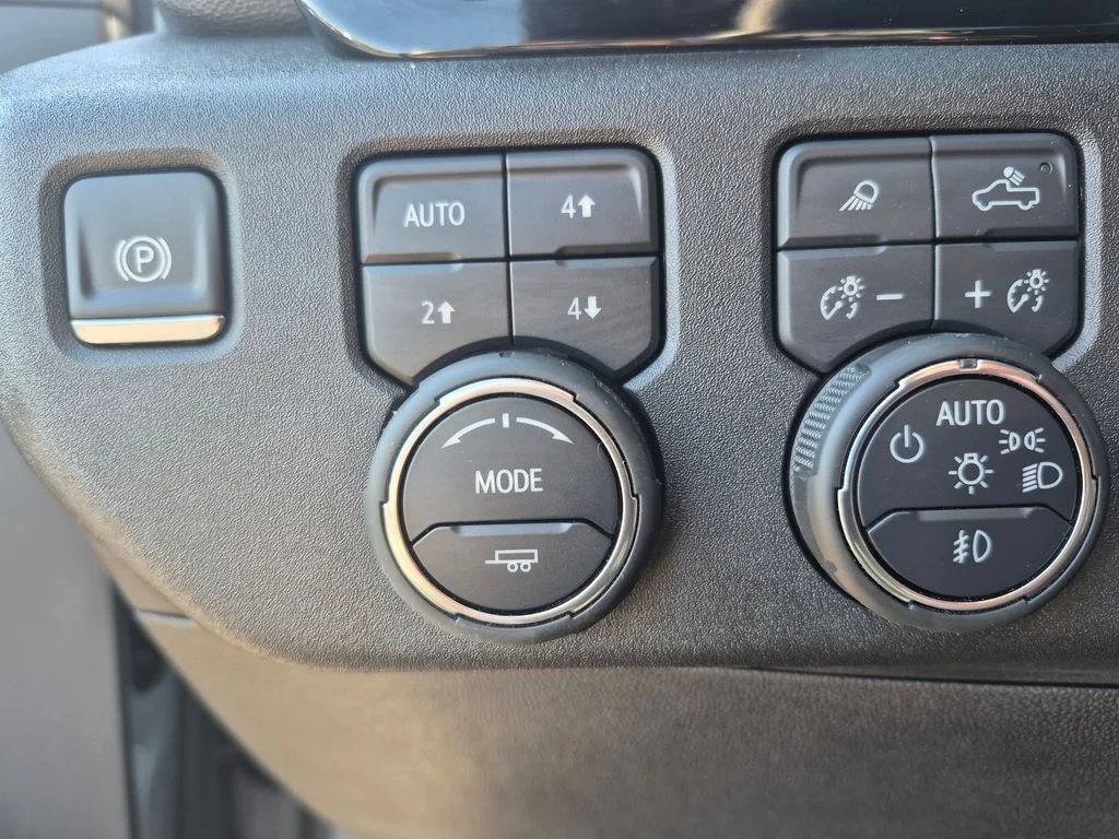 Used 2025 Gray Chevrolet ZR2 image 23