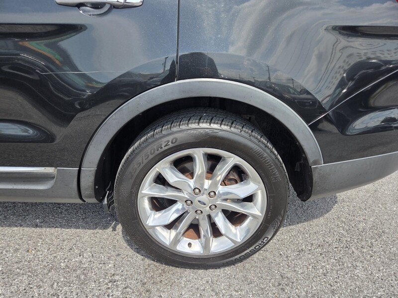 Used 2014 Black Ford Limited image 23