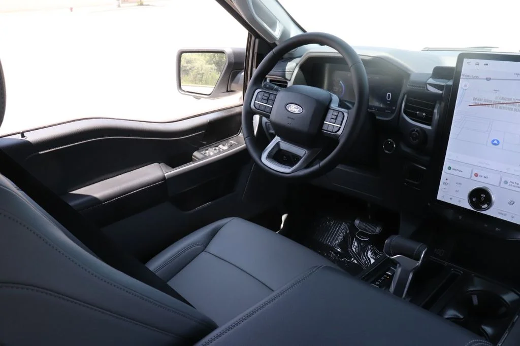 2025 Ford F-150 Lightning Flash - Photo 10
