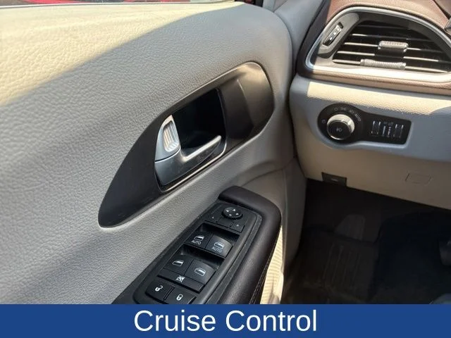 Used 2017 Red Chrysler Touring L image 14
