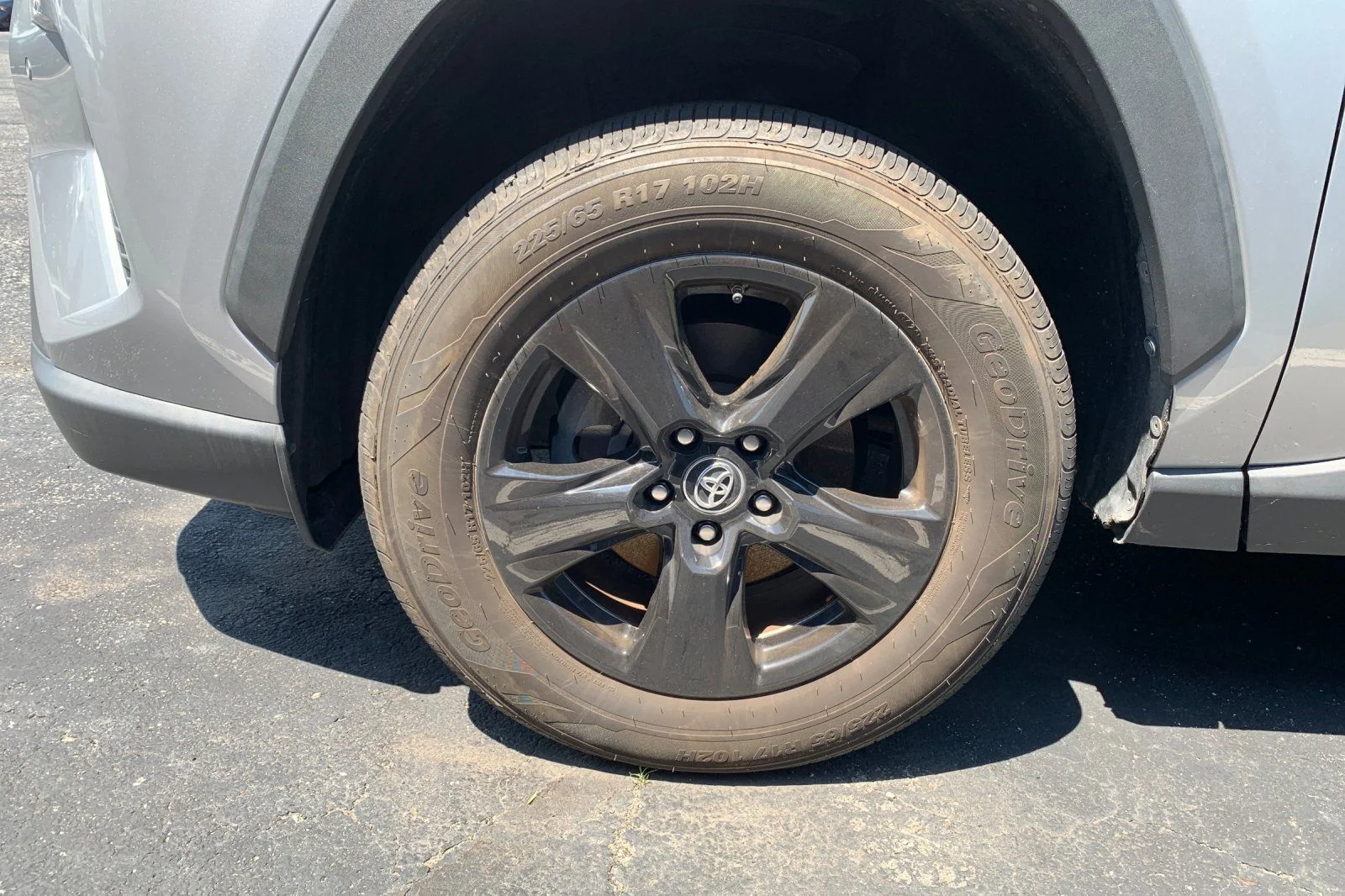 Used 2019 Silver Toyota XLE image 6