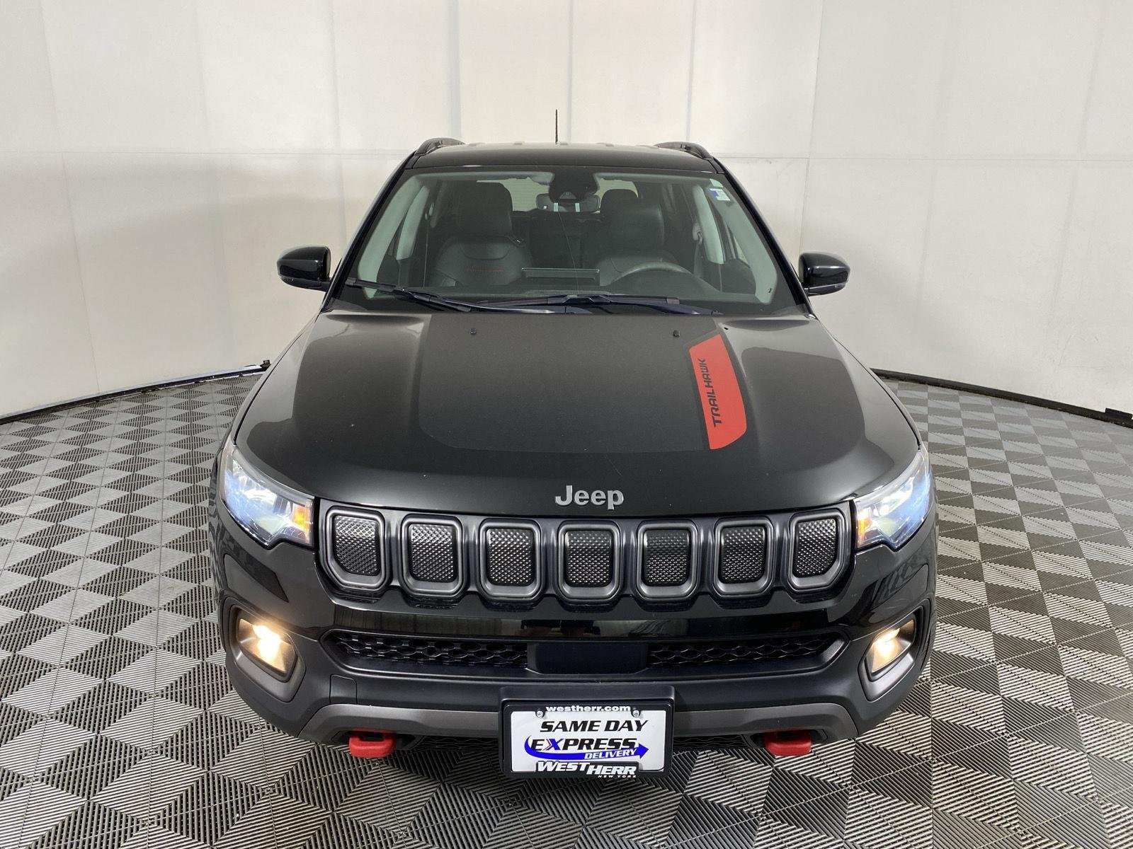 Used 2022 Diamond Black Crystal Pearlcoa Jeep Trailhawk image 2