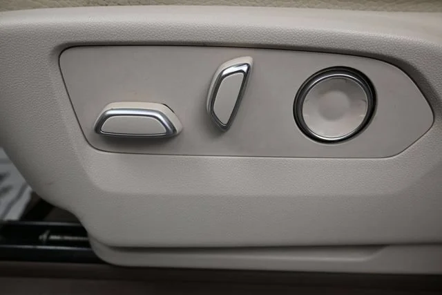 Used 2021 WHITE FROST TRICOAT GMC Denali image 11
