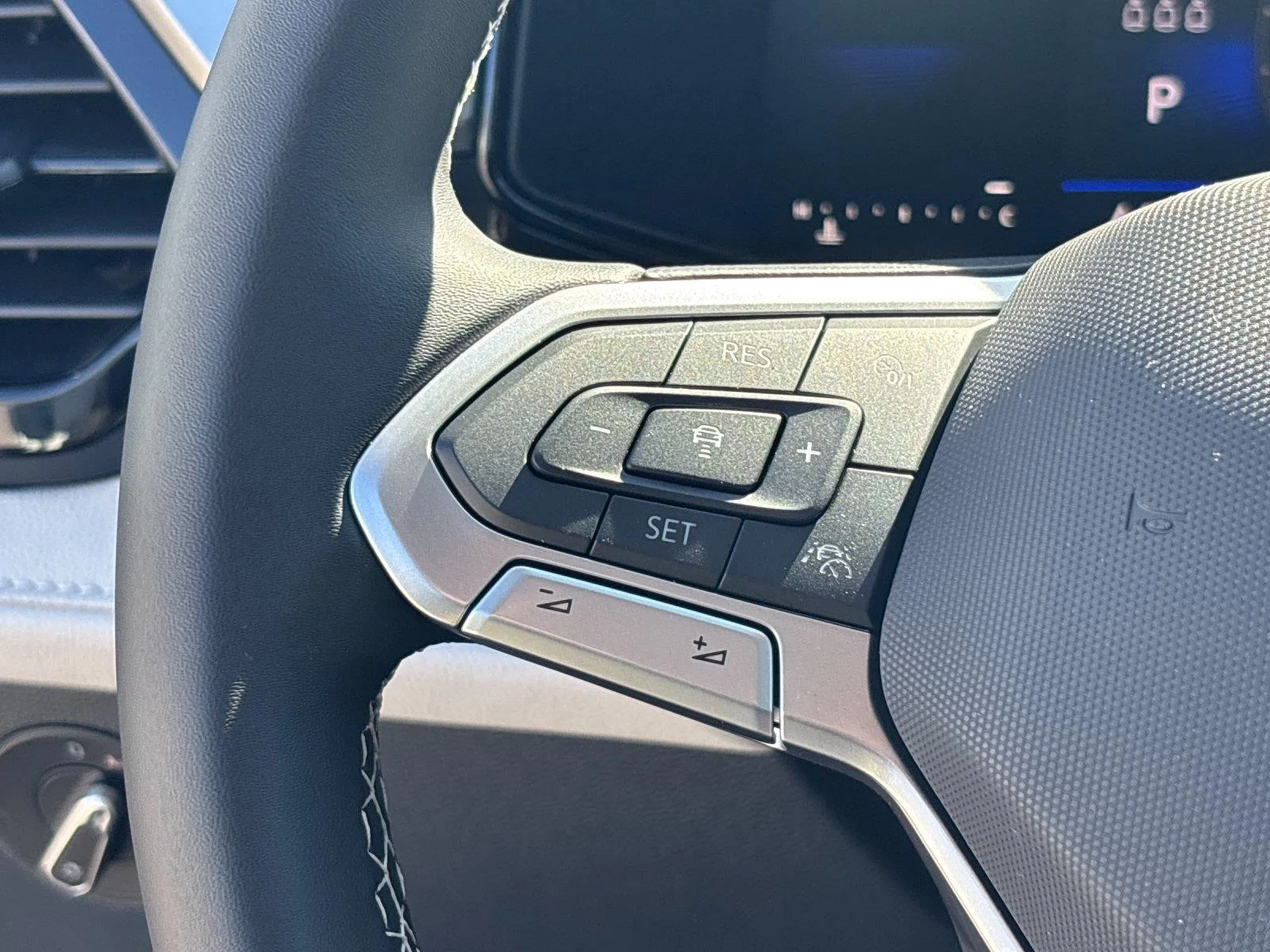 New 2027 Pure White Volkswagen S image 18