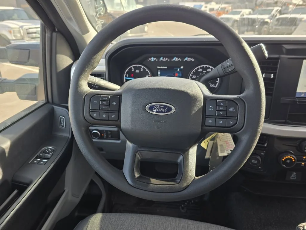 2025 Ford F-550 Super Duty Chassis Cab XL - Photo 31