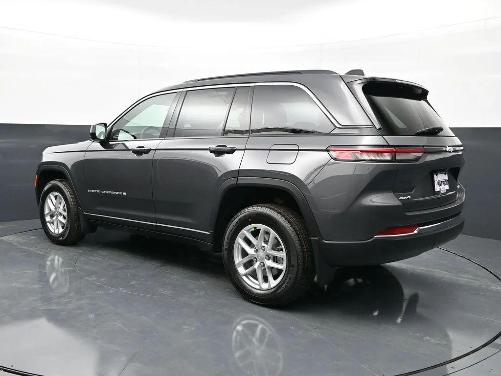 New 2026 Baltic Gray Metallic Clear-Coat Exterior Paint Jeep Laredo X image 8