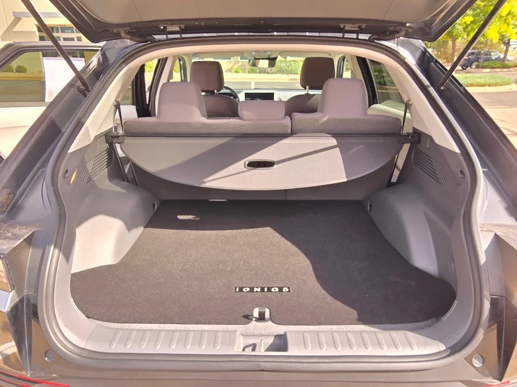 Used 2023 Abyss Black Hyundai SE image 31