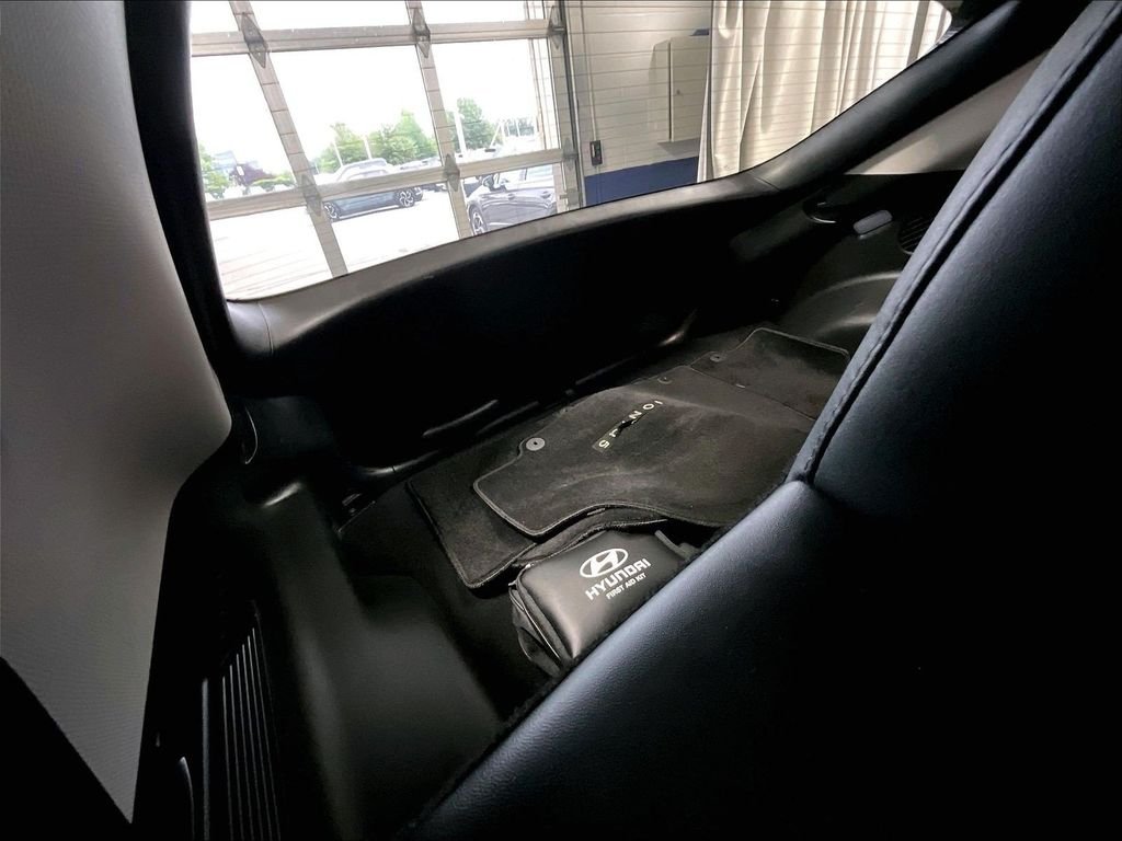 Used 2023 Gray Hyundai SEL image 17