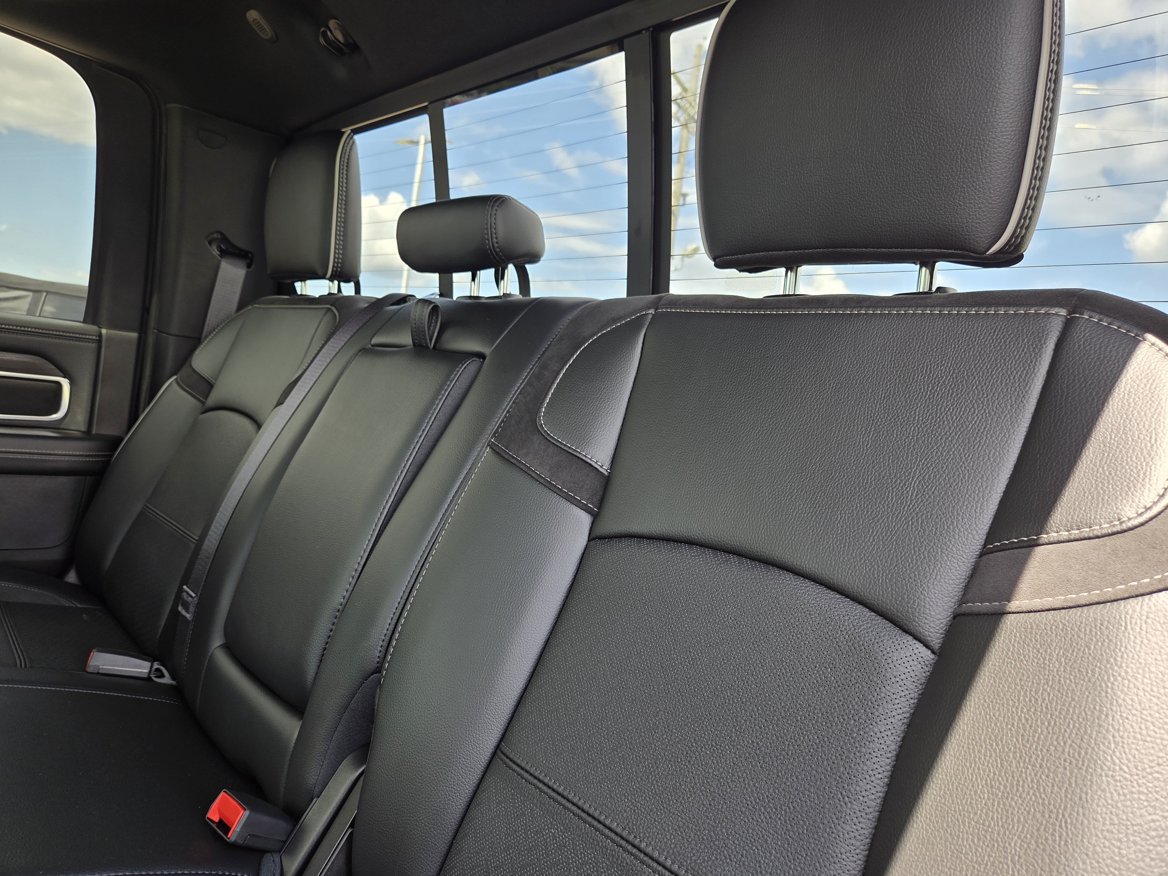 New 2026 Granite Crystal Metallic Clearcoat Ram Laramie image 23