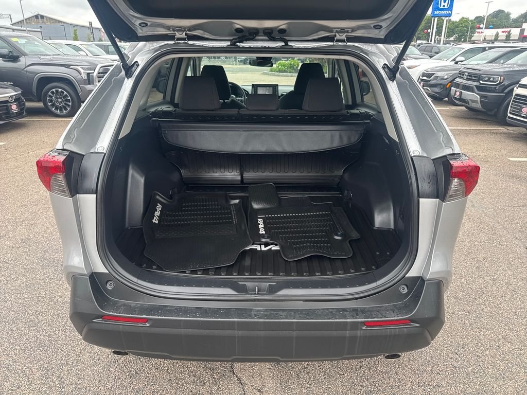 Used 2019 Silver Toyota LE image 7