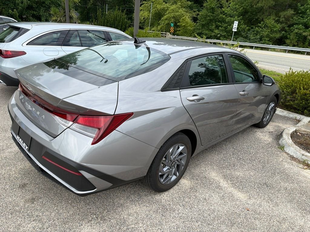Used 2024 Silver Hyundai SEL image 2
