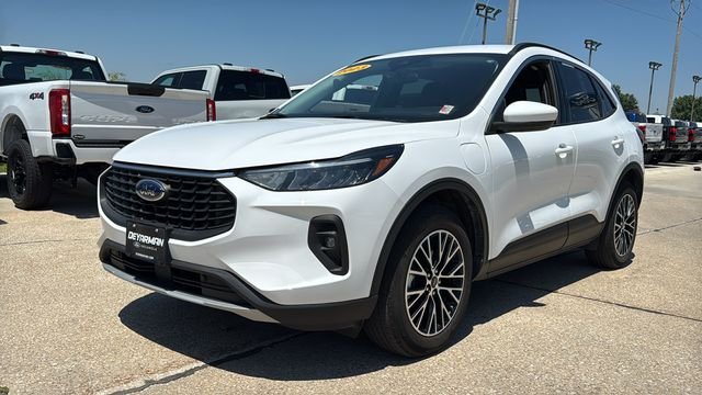 Used 2023 White Ford Base image 5
