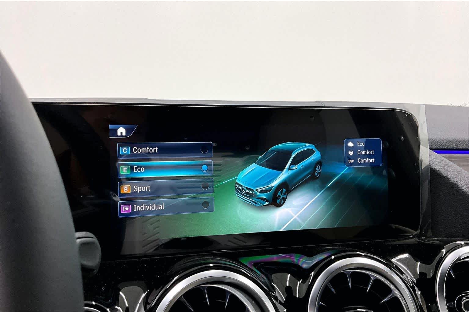 New 2026 Polar White Mercedes-Benz GLA 250 image 18