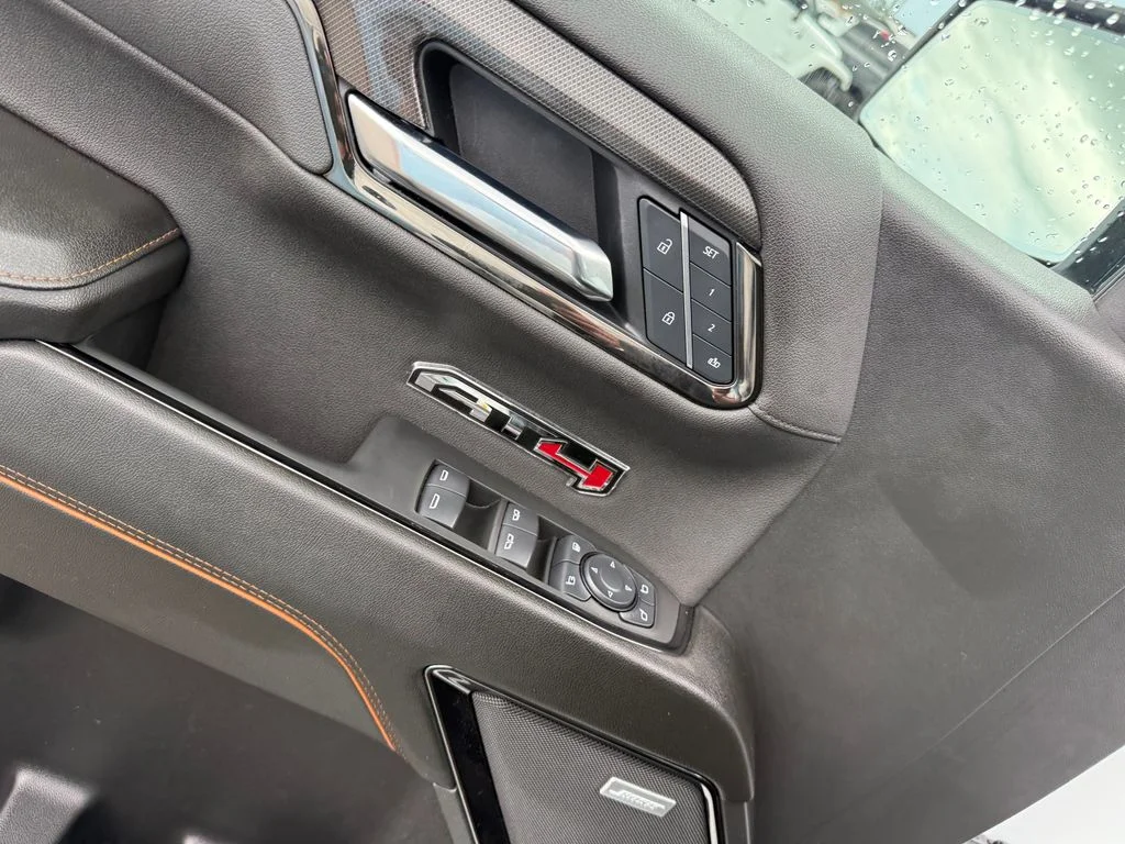 Used 2025 White GMC AT4 image 6