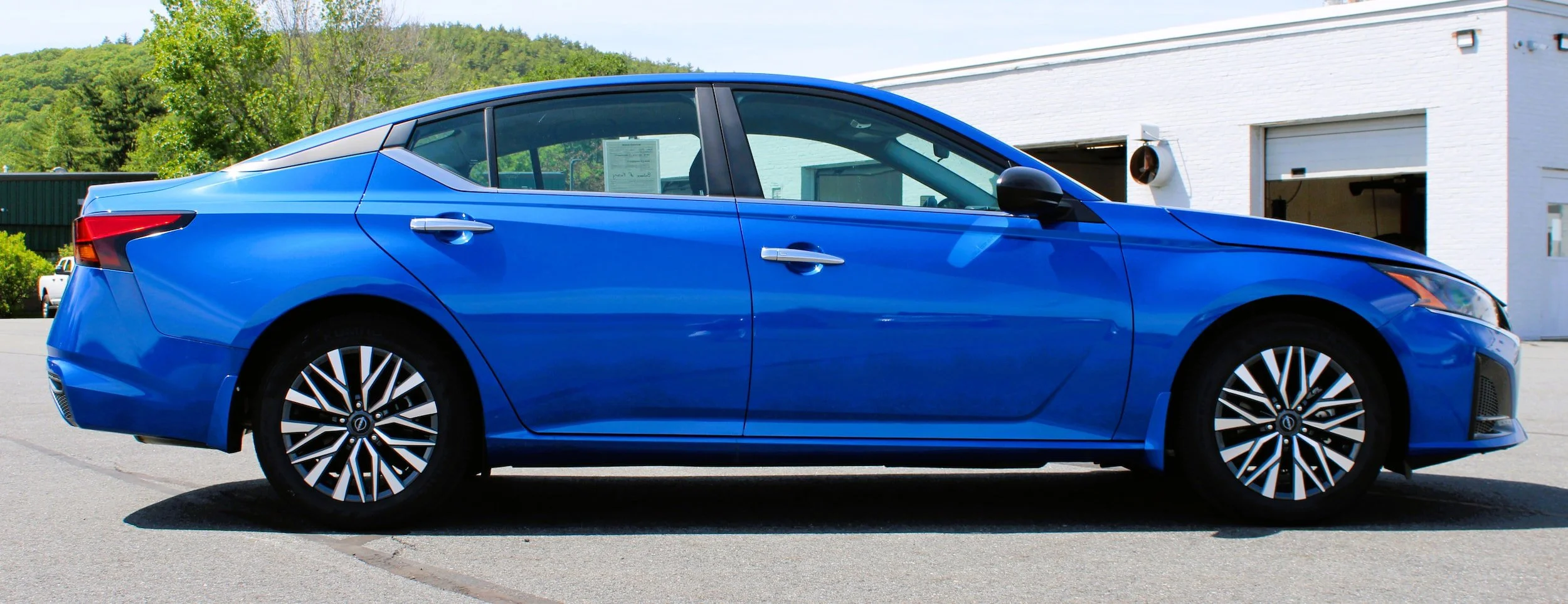 Used 2025 Bluestone Pearl Nissan SV image 6