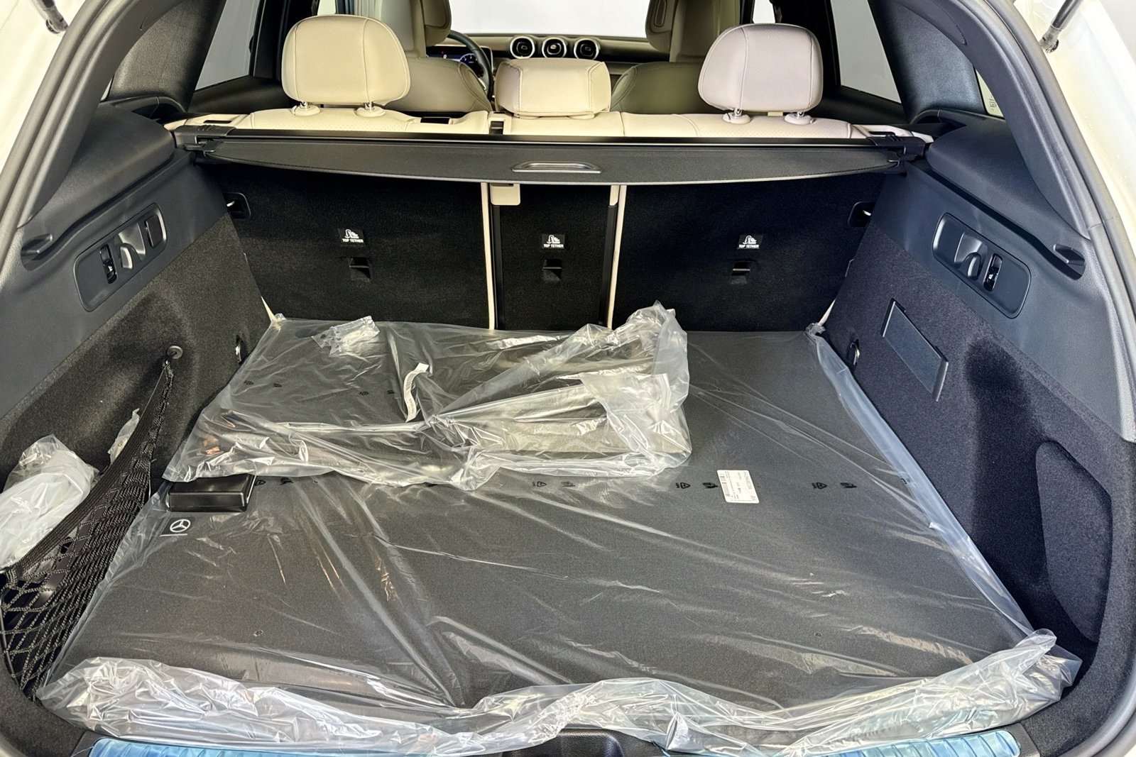 New 2026 Polar White Mercedes-Benz GLC 300 image 23
